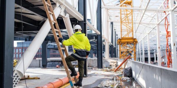 construction-worker-on-a-ladder-practicing-safety-techniques